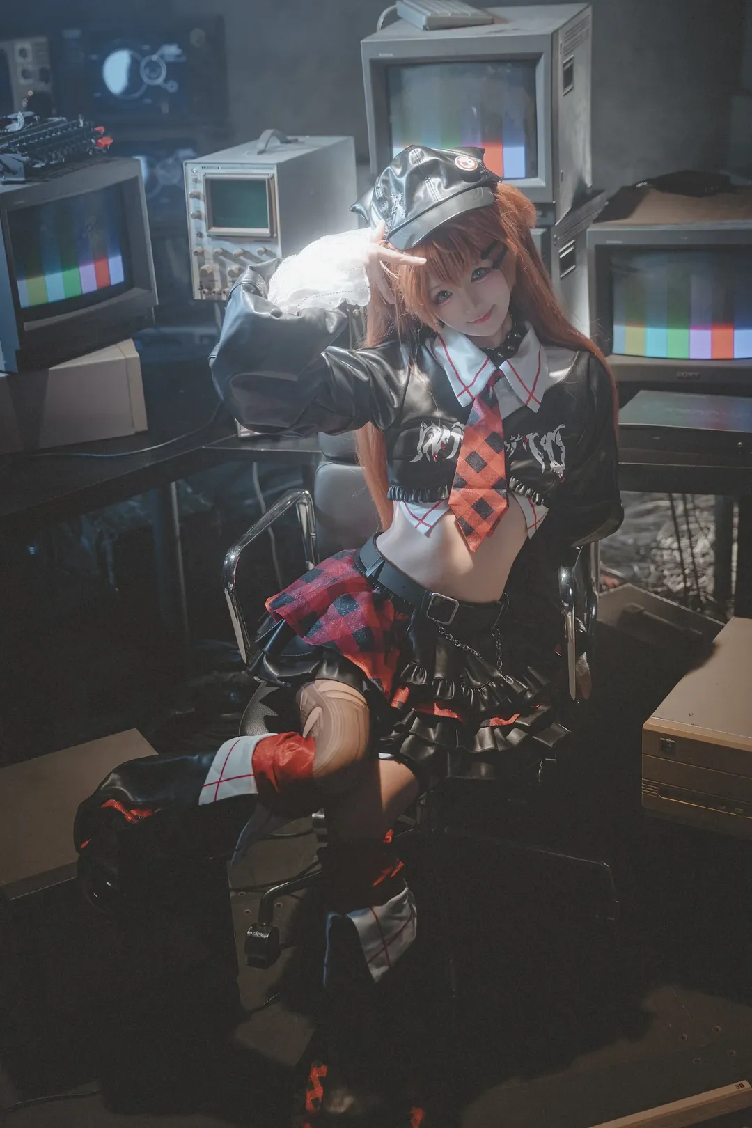 明日香cos, 新世纪福音战士, 二次元穿搭, 摇滚风cosplay, 复古科技棚拍