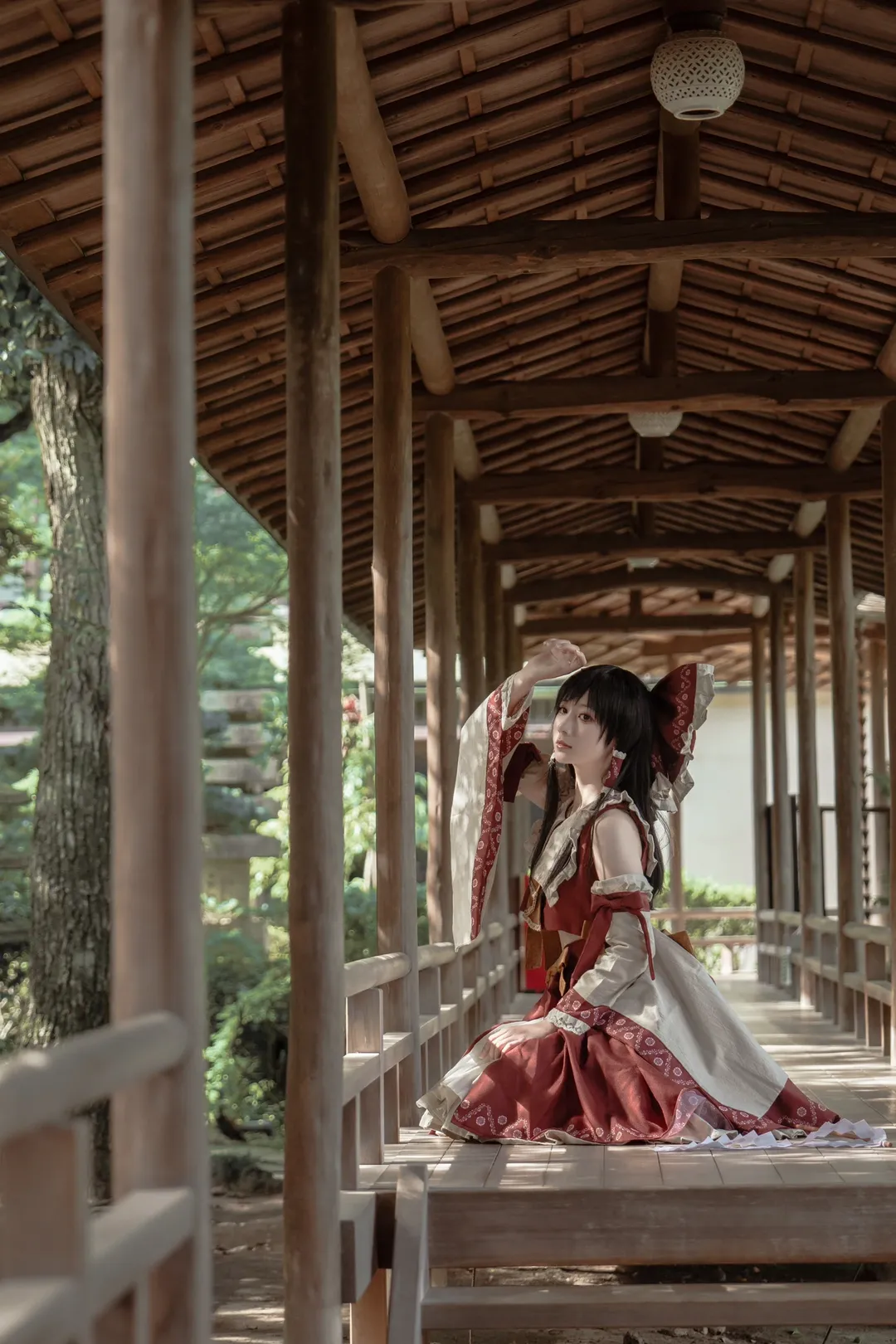 博麗霊夢コスプレ, 東方Project, レトロな映画のような雰囲気, 巫女服撮影, 柴又帝釈天 - 11枚目