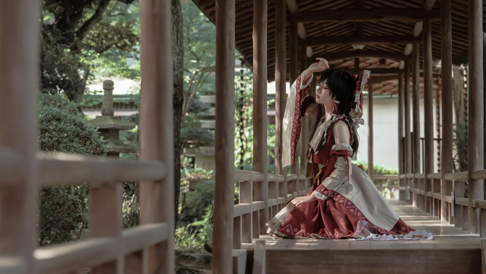 博麗霊夢コスプレ, 東方Project, レトロな映画のような雰囲気, 巫女服撮影, 柴又帝釈天 - 12枚目