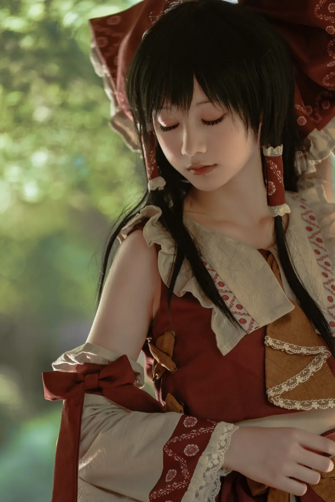 博麗霊夢コスプレ, 東方Project, レトロな映画のような雰囲気, 巫女服撮影, 柴又帝釈天 - 17枚目