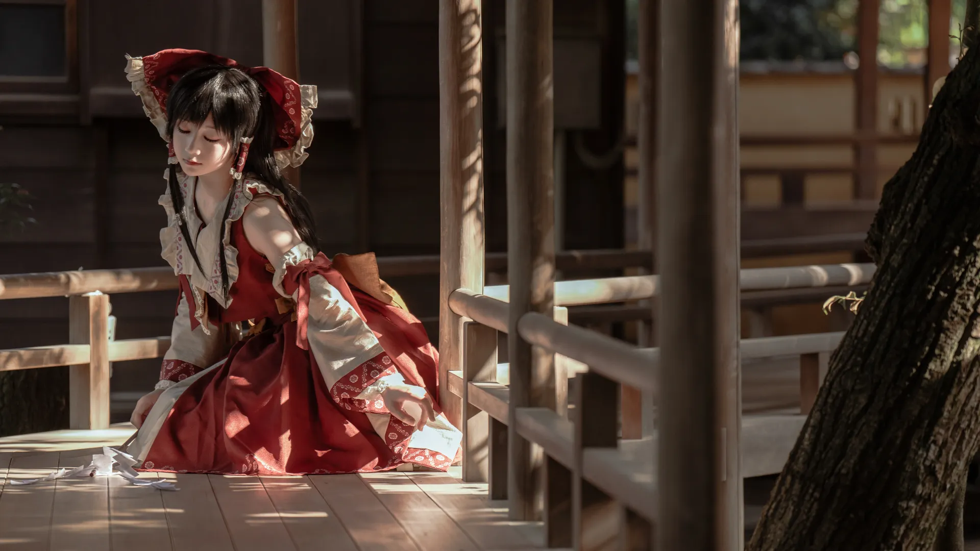 博麗霊夢コスプレ, 東方Project, レトロな映画のような雰囲気, 巫女服撮影, 柴又帝釈天 - 4枚目