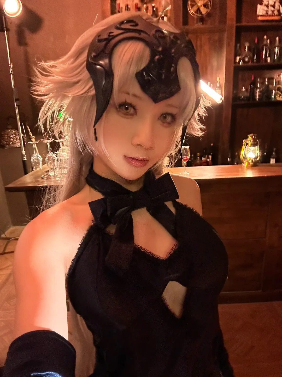 二次元摄影, FGO, 黑贞德cos, 暗黑系穿搭, 酒吧氛围写真 - 第2张