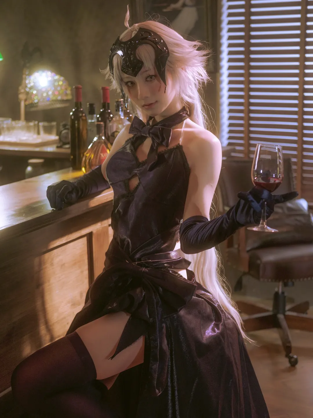 Fate/Grand Order, 黑贞德cos, 二次元cosplay日常, 微醺氛围写真, 复古酒吧布光