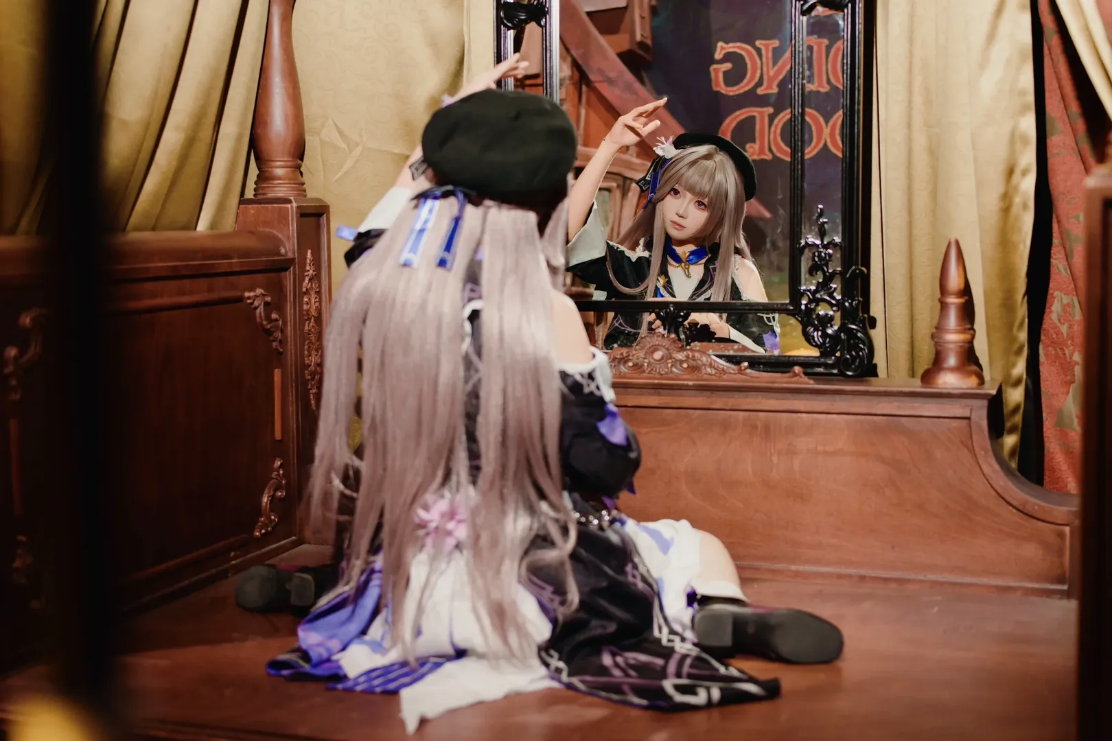 崩壊：スターレイル, ヘルタ コスプレ, コスプレ撮影, 大英図書館展, ミラーセルフィーポーズ - 2枚目