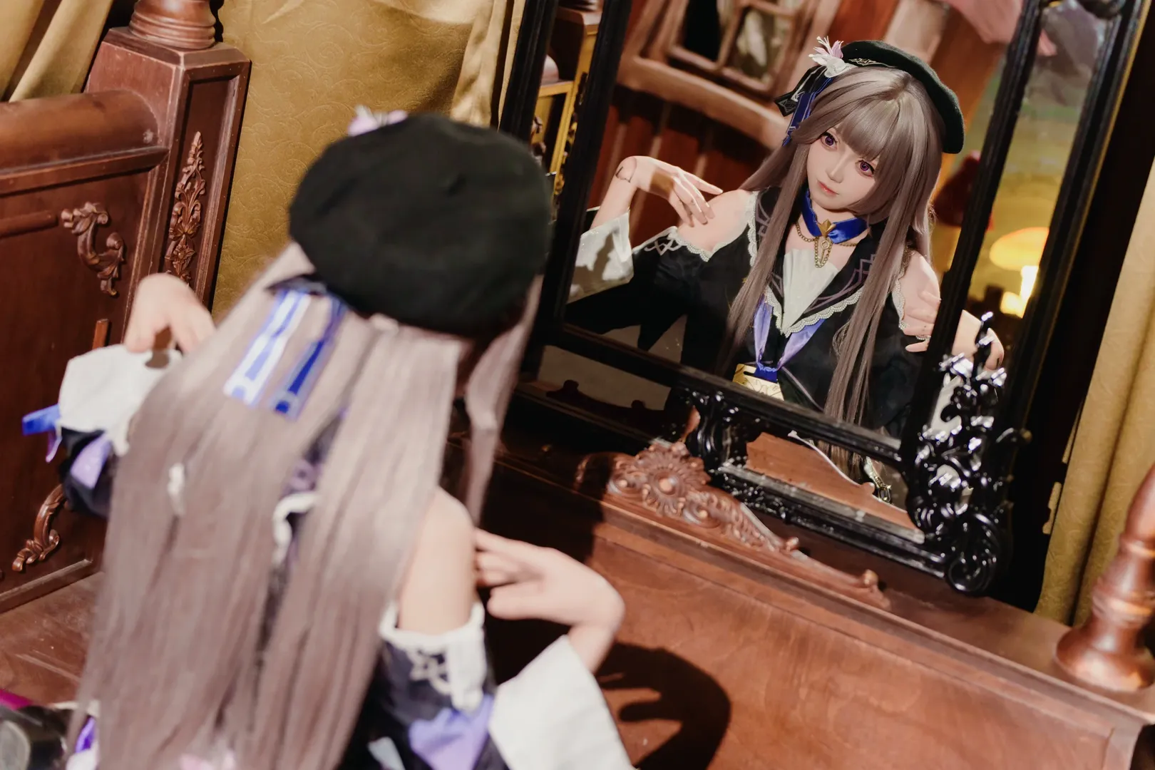 Honkai: Star Rail, Herta cosplay, Cosplay photography, British Library Exhibition, Mirror selfie poses