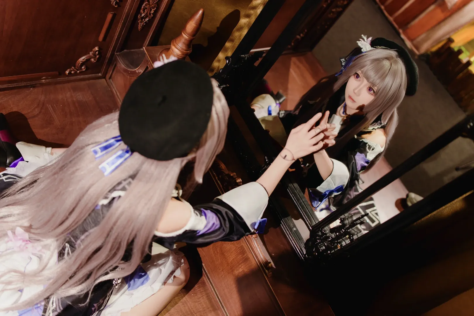 崩壊：スターレイル, ヘルタ コスプレ, コスプレ撮影, 大英図書館展, ミラーセルフィーポーズ - 6枚目