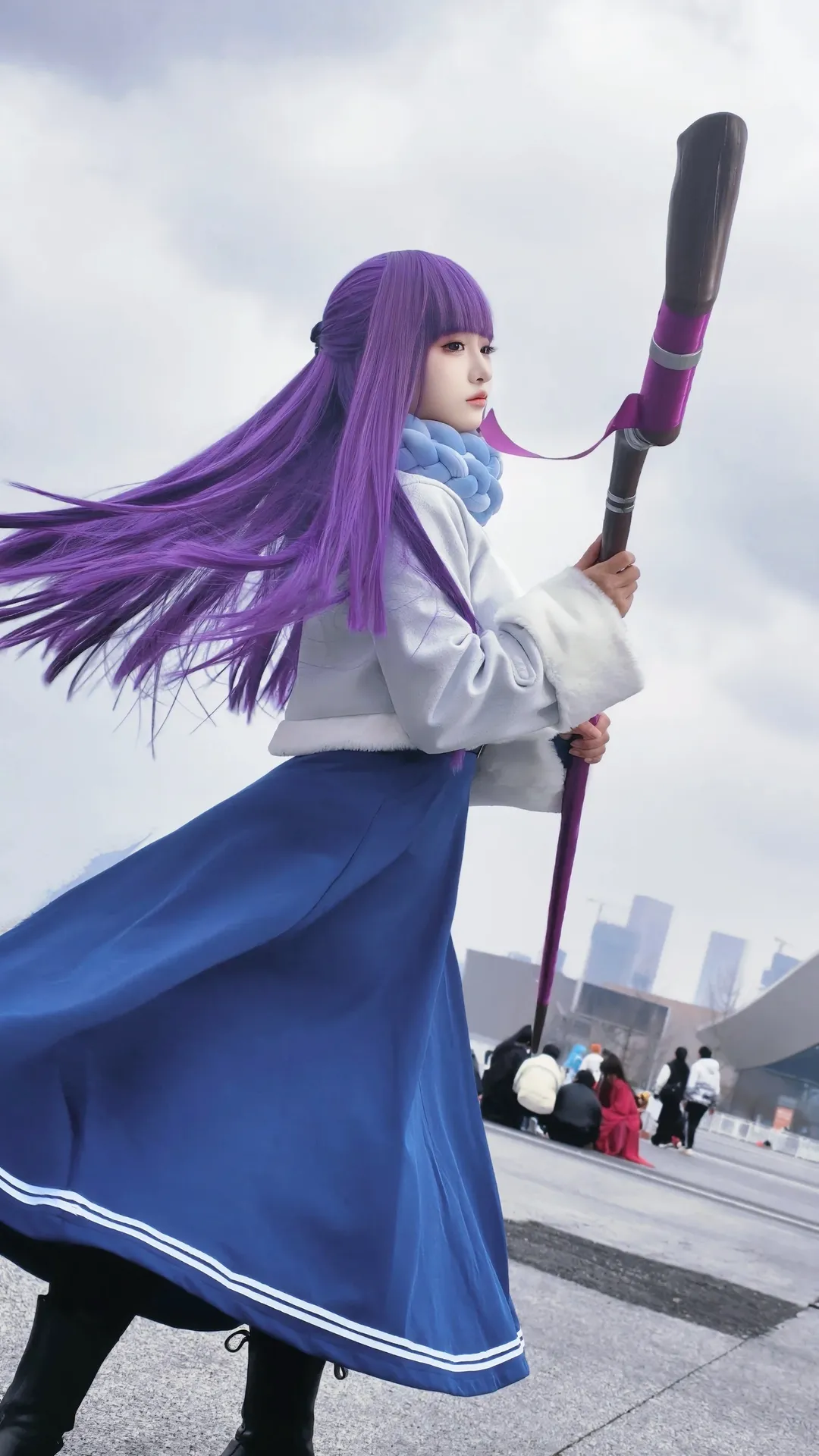 Convention photos, Fern cosplay, Frieren: Beyond Journey's End, Mobile photography, Action shot
