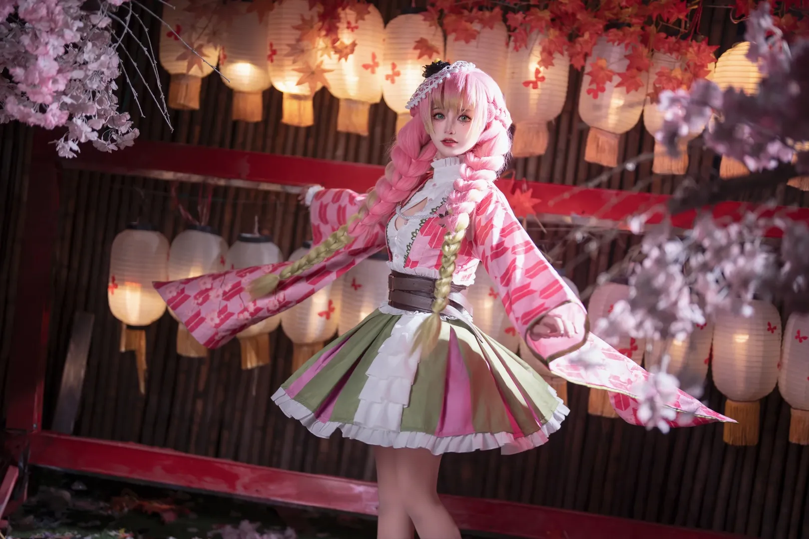 Anime-style photography, Demon Slayer, Japanese-style photography, Mitsuri Kanroji cosplay, Cosplay photoshoot - Image 3