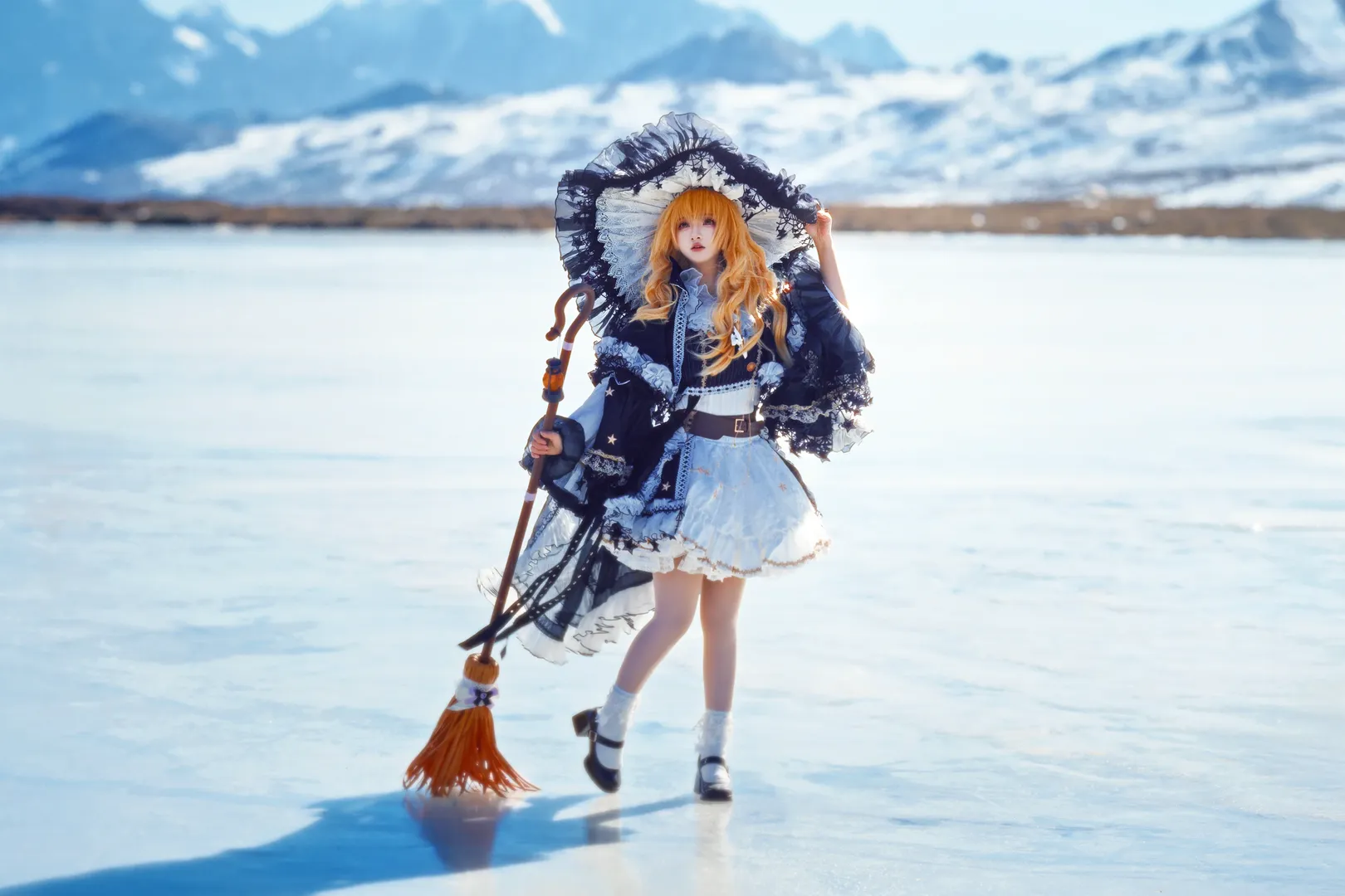 魔理沙コスプレ, 東方Project, 雪景色撮影, コスプレ写真, 白黒の天使 - 3枚目