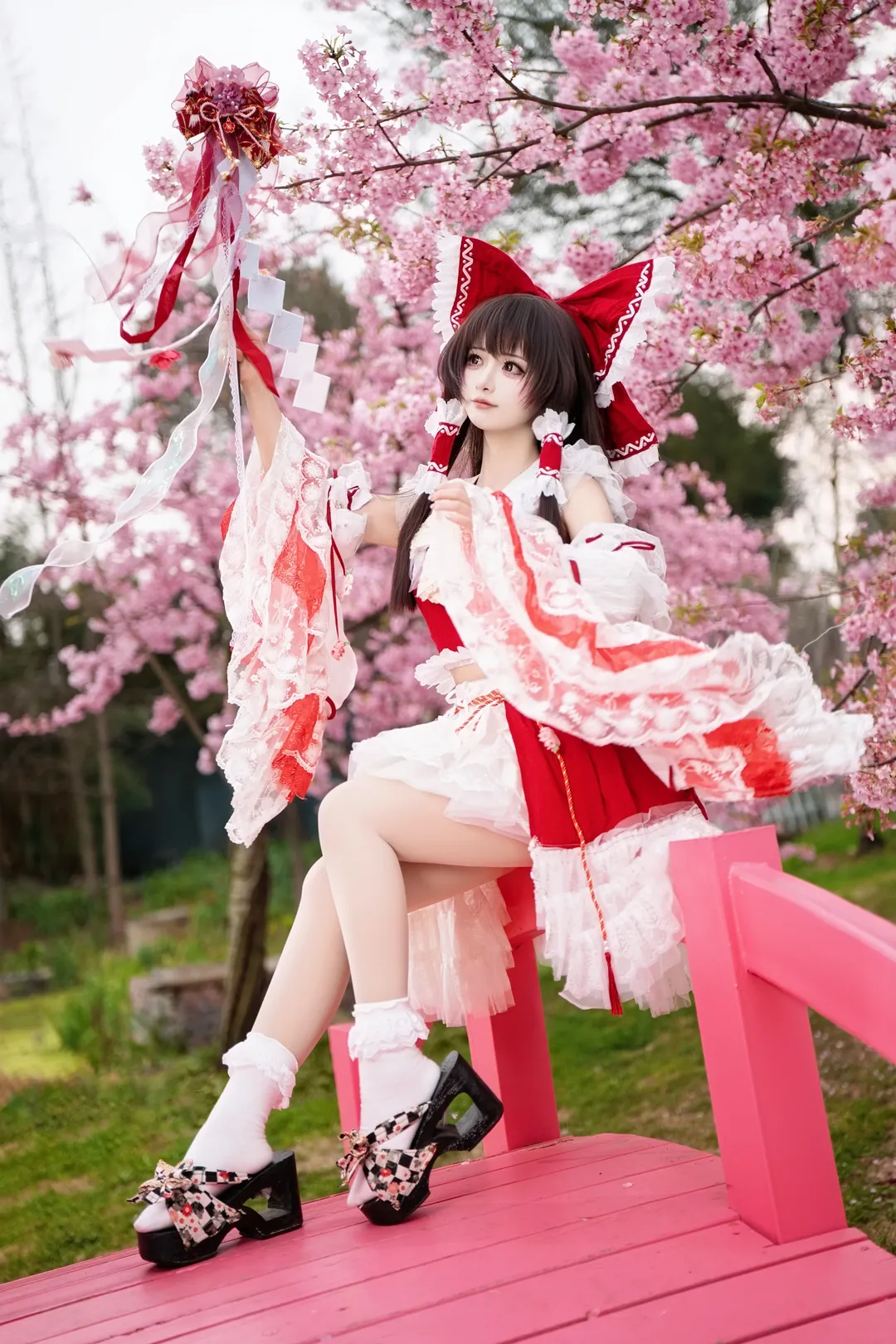 博丽灵梦cos, 东方project, 二次元cosplay, 樱花外景, 巫女服 - 第2张
