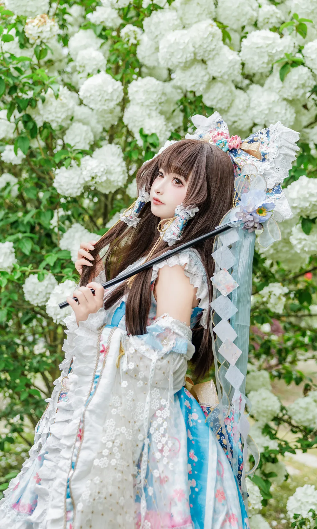 博丽灵梦cos, 东方Project, 青灵梦, cosplay摄影, 白色绣球花 - 第3张