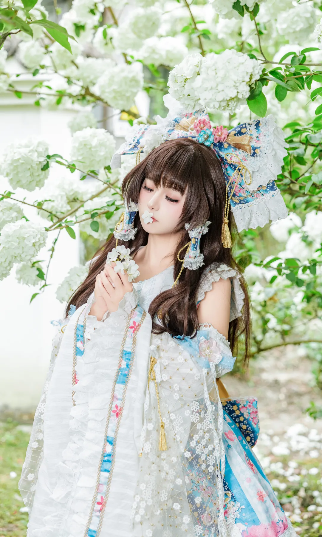 博丽灵梦cos, 东方Project, 青灵梦, cosplay摄影, 白色绣球花 - 第4张