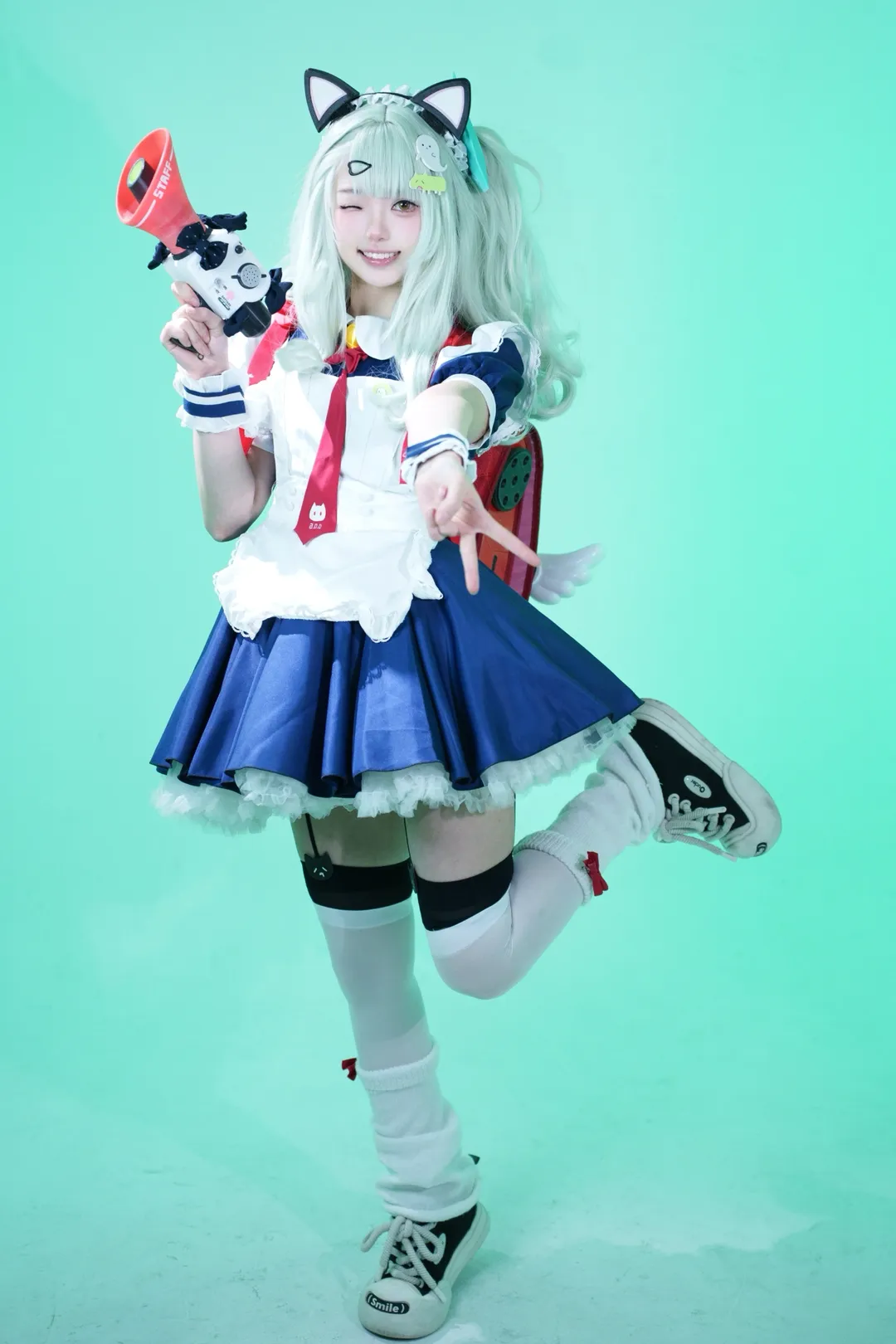 绝区零, 千夏cos, cosplay穿搭, 萌妹姿势, 扩音器道具 - 第2张