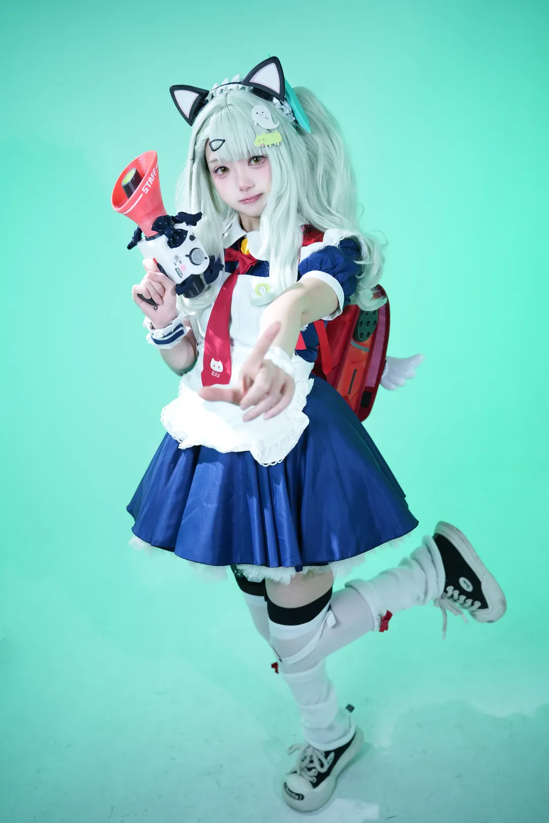 绝区零, 千夏cos, cosplay穿搭, 萌妹姿势, 扩音器道具 - 第4张