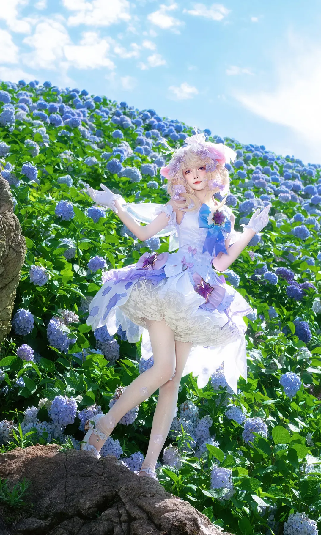 二次元の雰囲気, エルフ コスプレ, 紫陽花写真, 屋外ポートレート撮影, 幻想的で仙女のようなスタイル - 1枚目