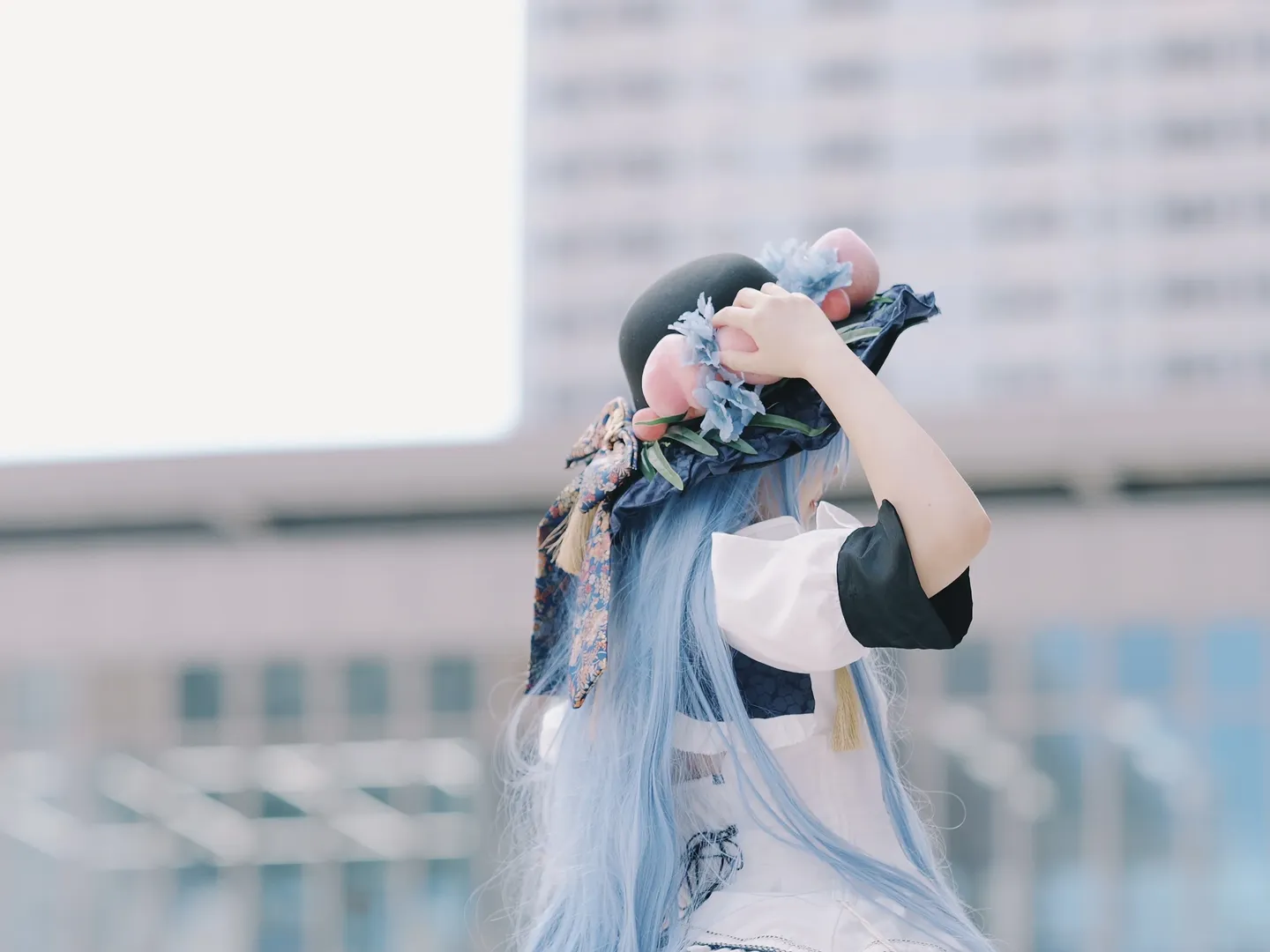 东方Project, 漫展摄影, 比那名居天子cos, cosplay穿搭, 蓝发红瞳 - 第3张
