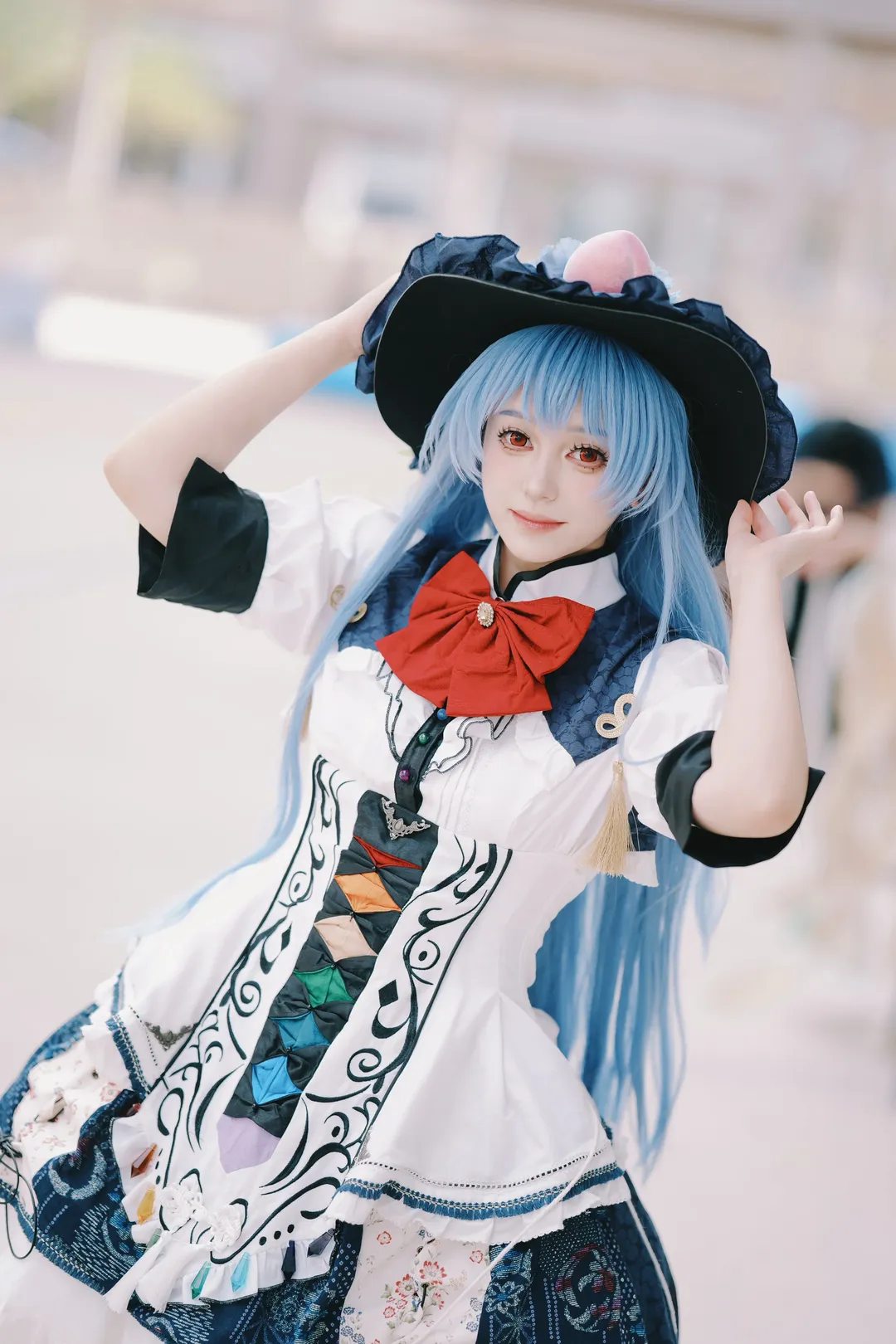 东方Project, 漫展摄影, 比那名居天子cos, cosplay穿搭, 蓝发红瞳 - 第4张