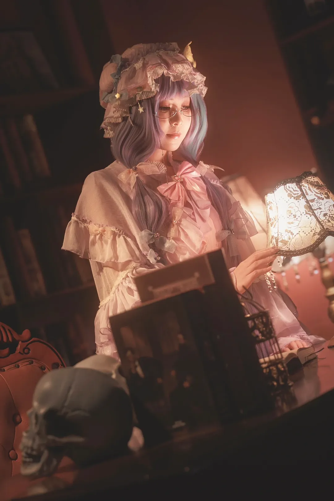 雰囲気のある写真, 東方Project, レトロな書斎, パチュリー・ノーレッジ コスプレ, クラシック・ロリータ - 1枚目