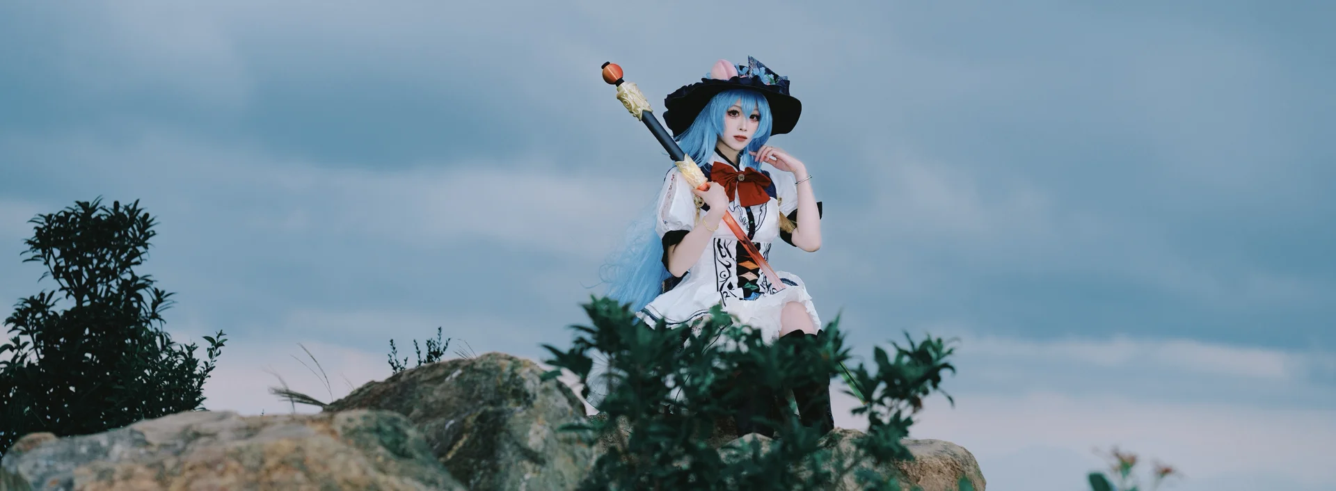 东方project, 比那名居天子cos, cosplay山顶外景, 风电场景摄影, 蓝发魔法使 - 第4张
