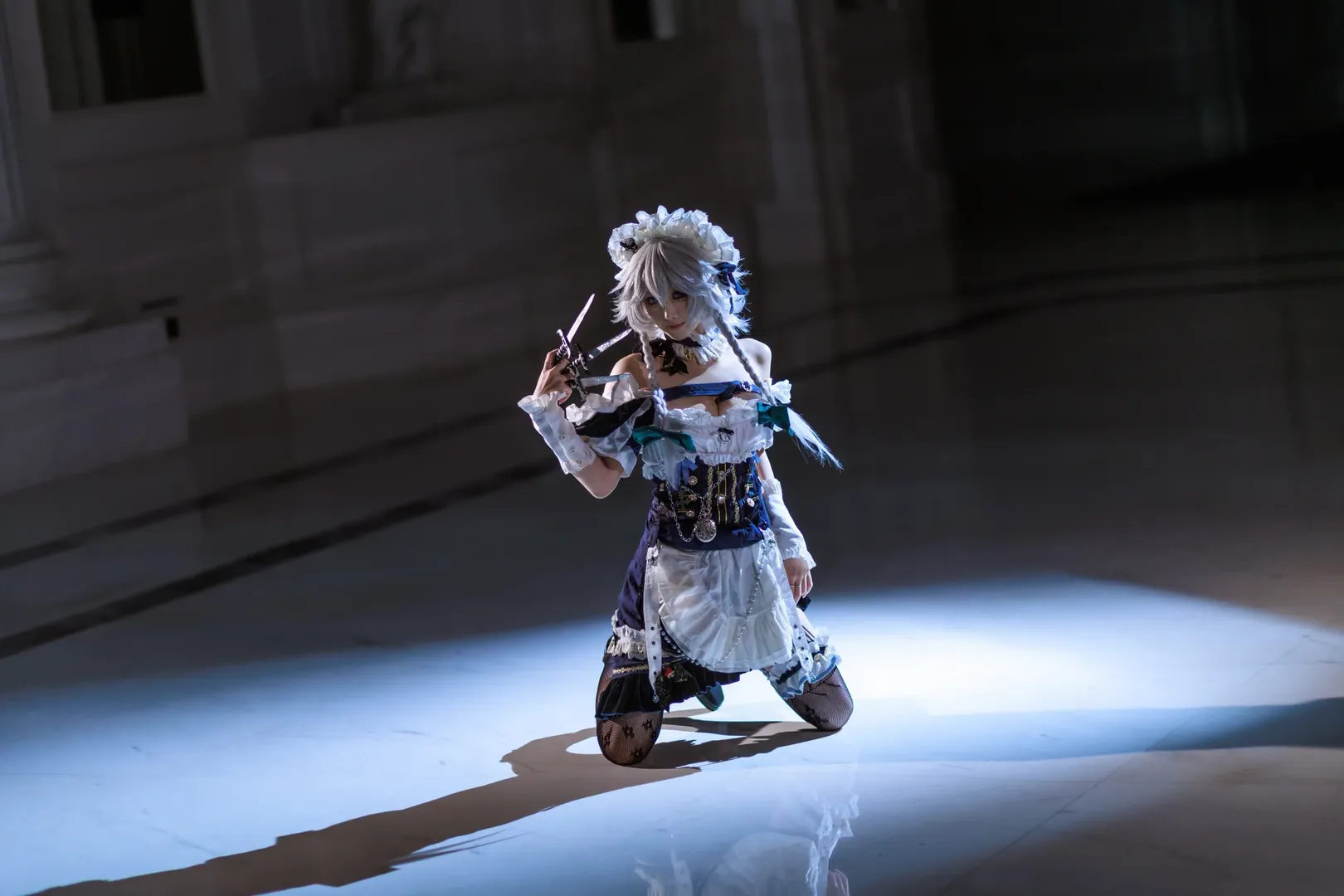 东方project, 十六夜咲夜cos, cosplay摄影, 银发女仆装, 冷色调光影 - 第4张