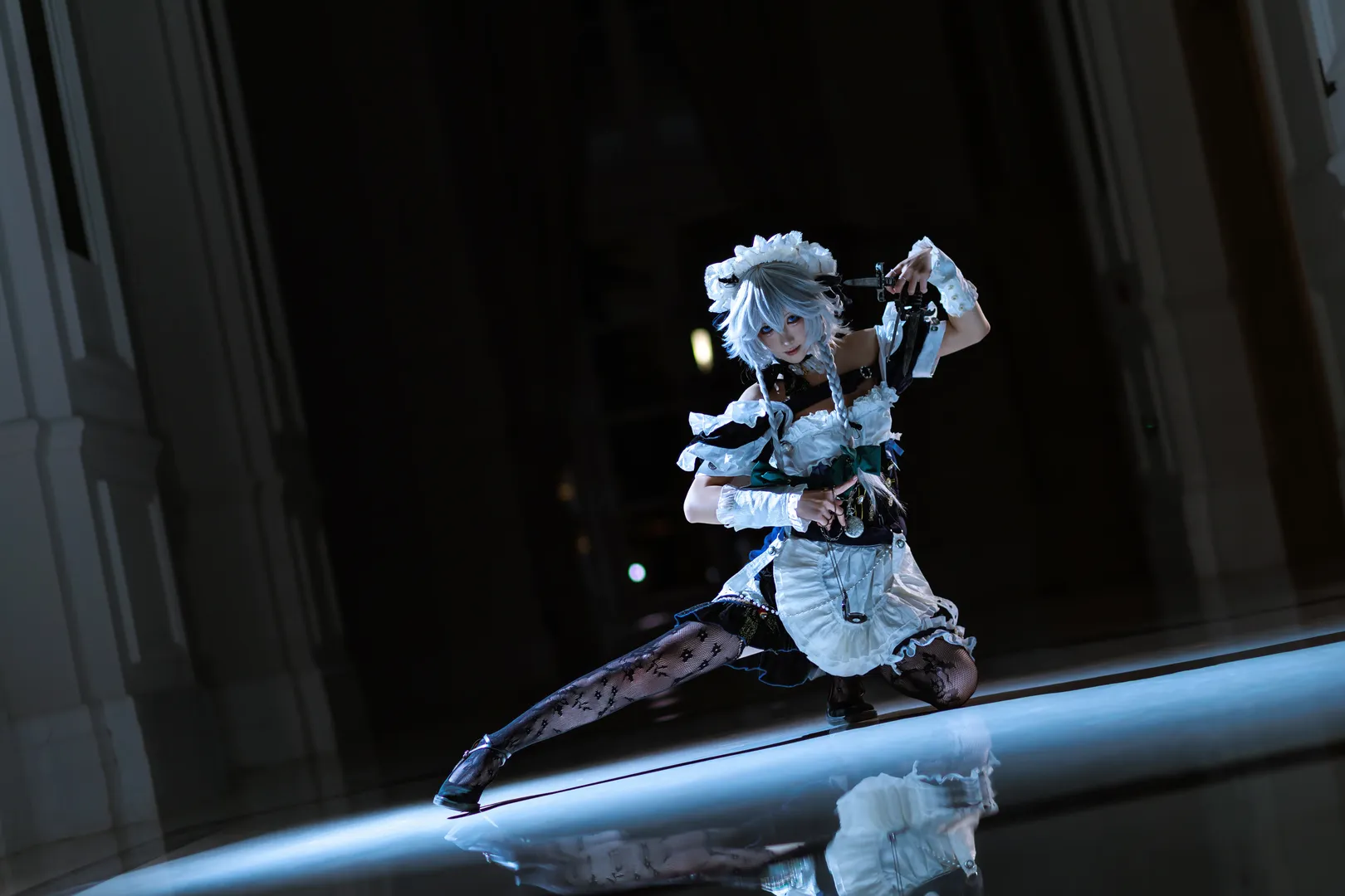 东方project, 十六夜咲夜cos, cosplay摄影, 银发女仆装, 冷色调光影 - 第5张