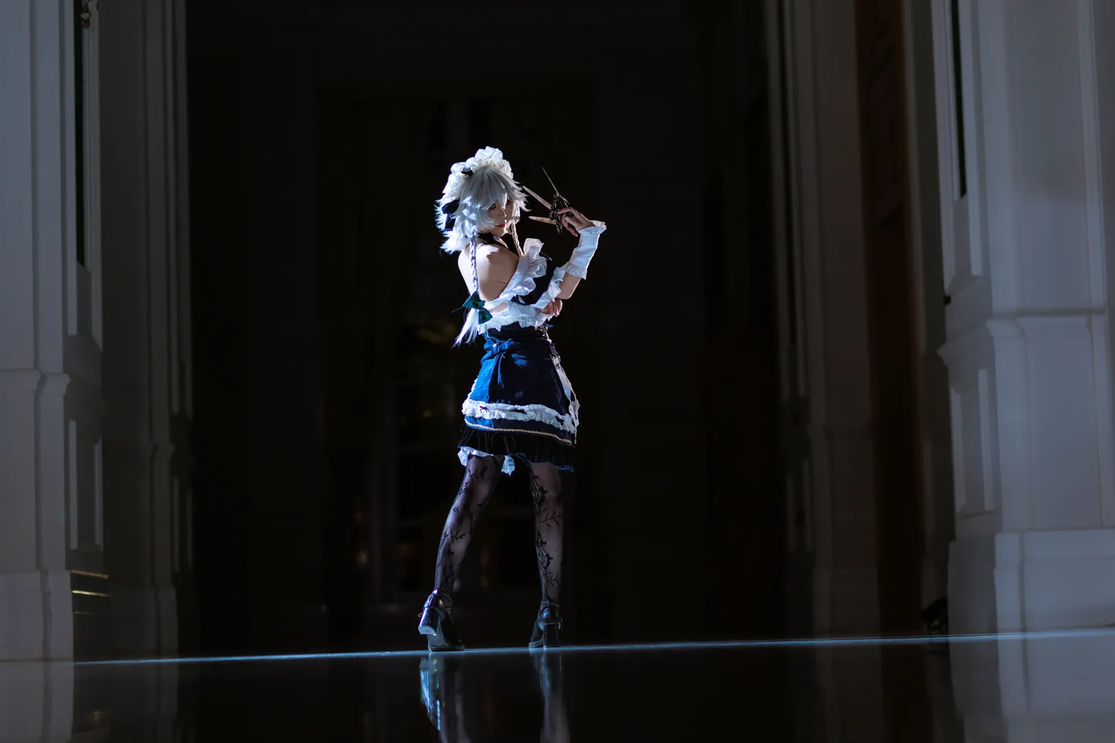 东方project, 十六夜咲夜cos, cosplay摄影, 银发女仆装, 冷色调光影 - 第7张