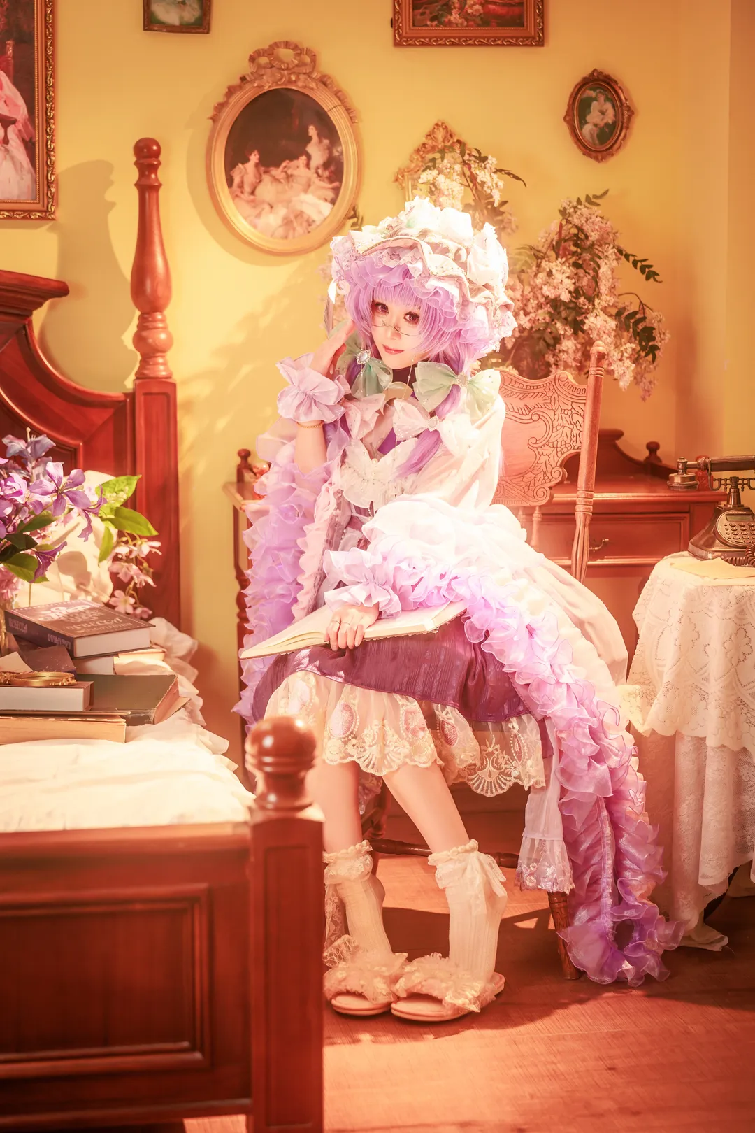 东方Project, 帕秋莉cos, cosplay摄影, 复古卧室, 紫发眼镜娘 - 第1张