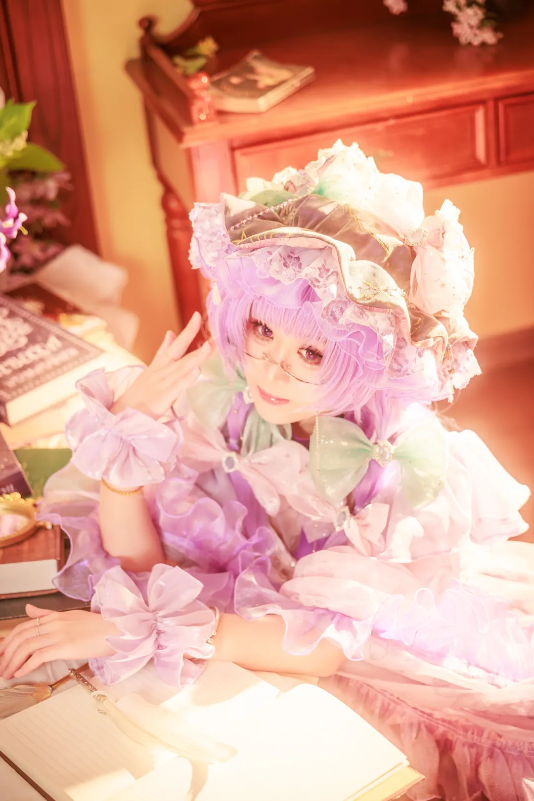 东方Project, 帕秋莉cos, cosplay摄影, 复古卧室, 紫发眼镜娘 - 第3张