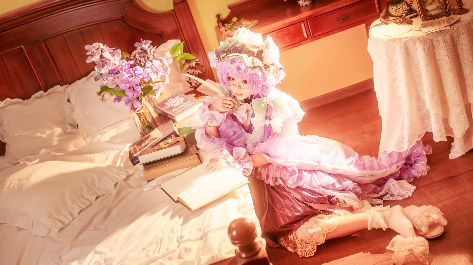 东方Project, 帕秋莉cos, cosplay摄影, 复古卧室, 紫发眼镜娘 - 第4张