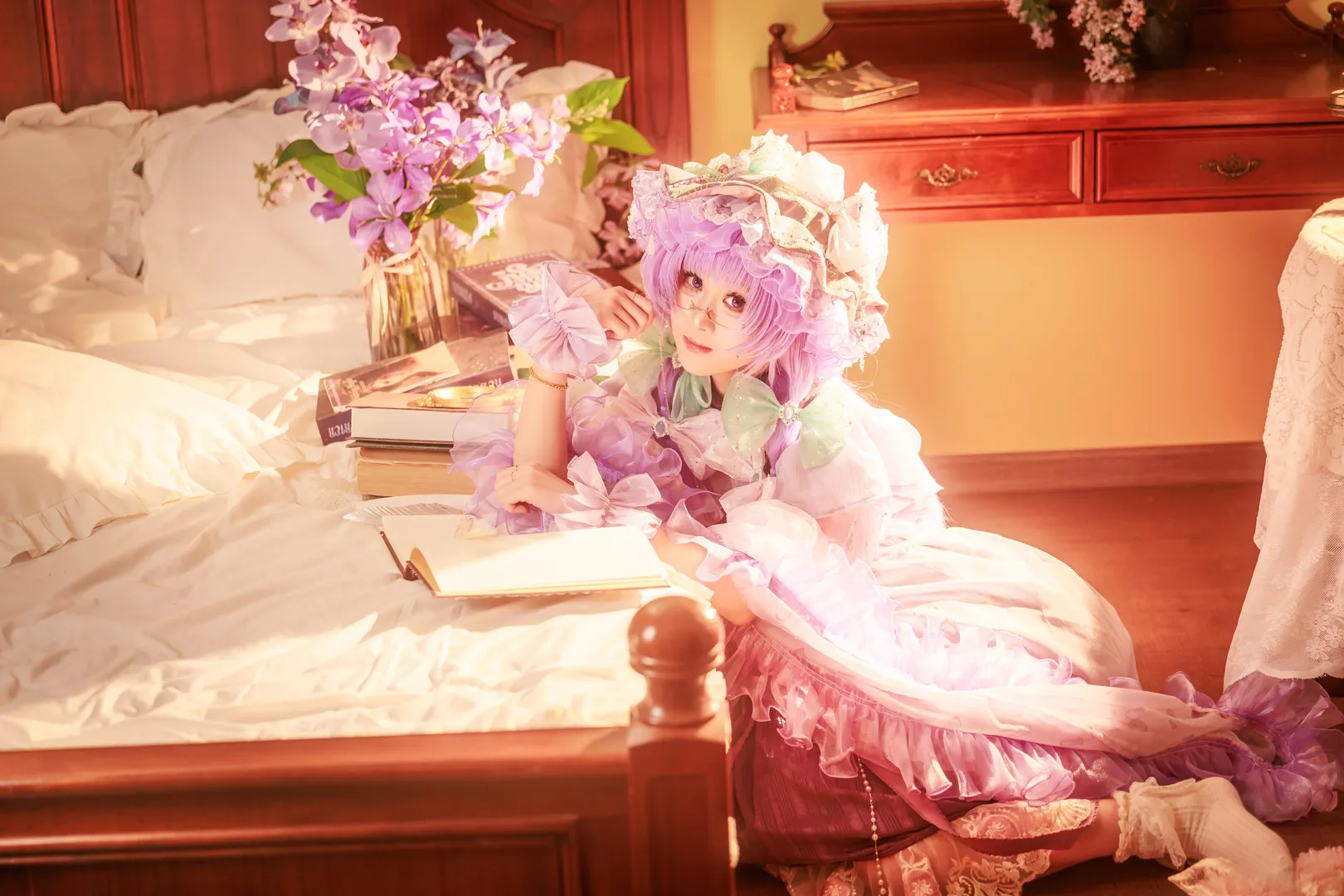 东方Project, 帕秋莉cos, cosplay摄影, 复古卧室, 紫发眼镜娘 - 第5张