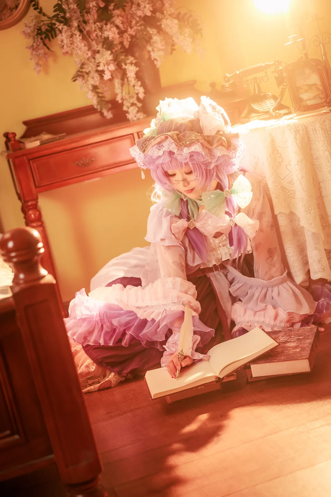东方Project, 帕秋莉cos, cosplay摄影, 复古卧室, 紫发眼镜娘 - 第6张