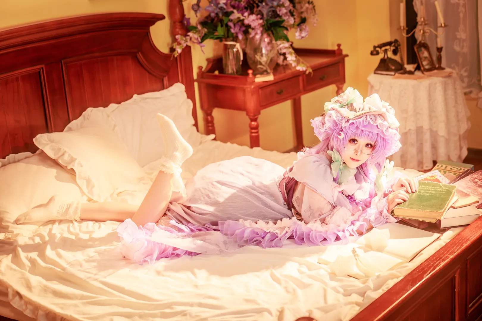 东方Project, 帕秋莉cos, cosplay摄影, 复古卧室, 紫发眼镜娘 - 第7张