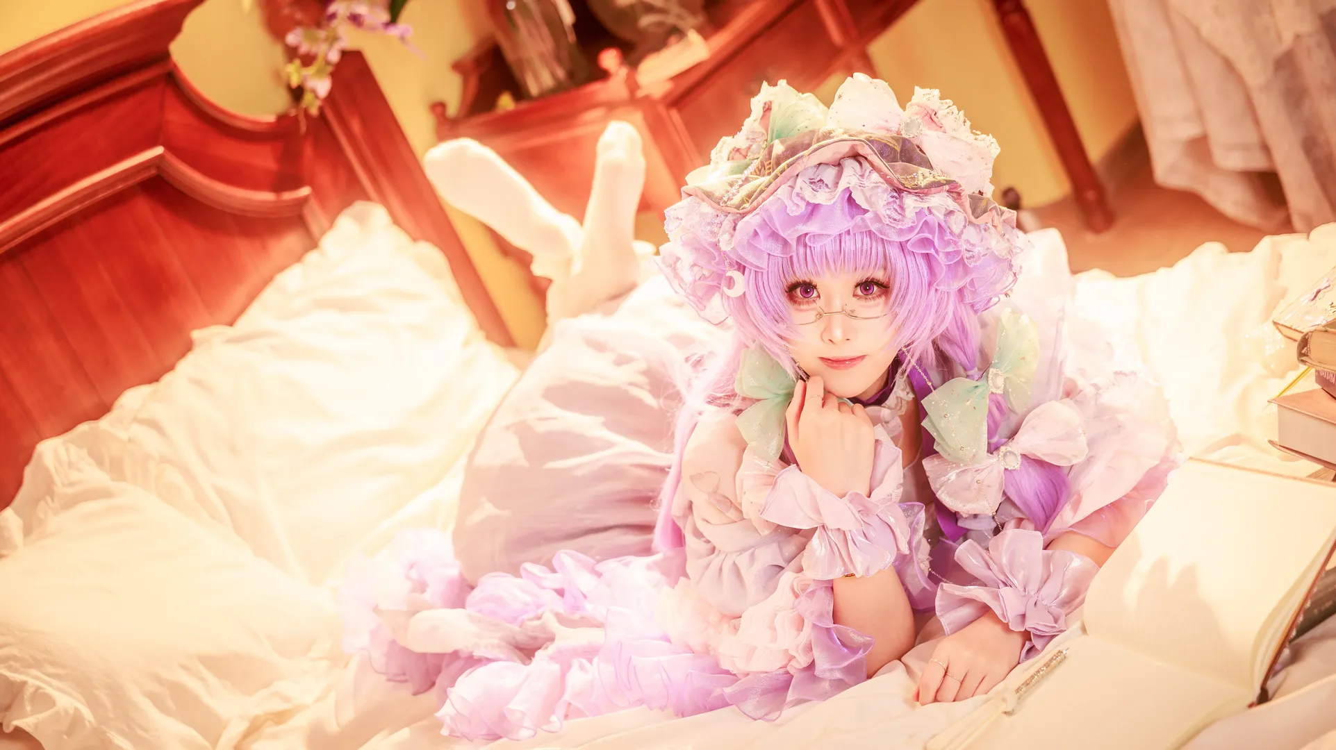 东方Project, 帕秋莉cos, cosplay摄影, 复古卧室, 紫发眼镜娘 - 第8张
