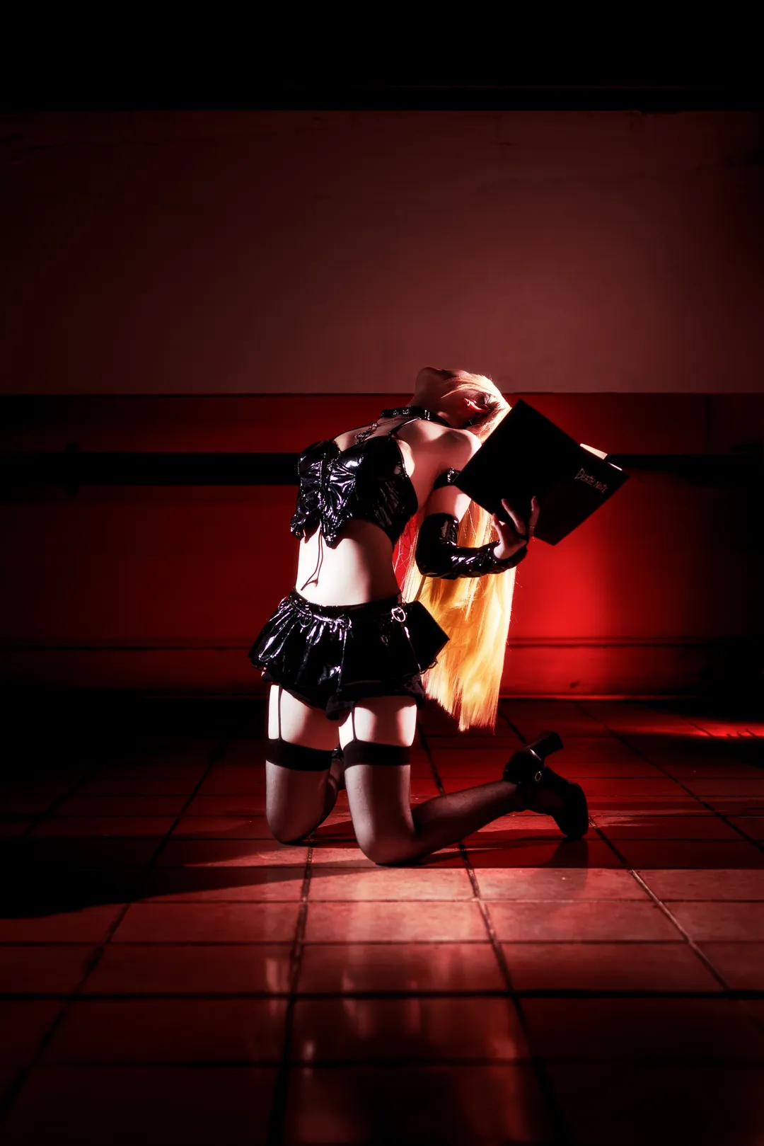 cosplay分享, 漆皮穿搭, 暗黑哥特风, 弥海砂cos, 红色氛围写真 - 第7张