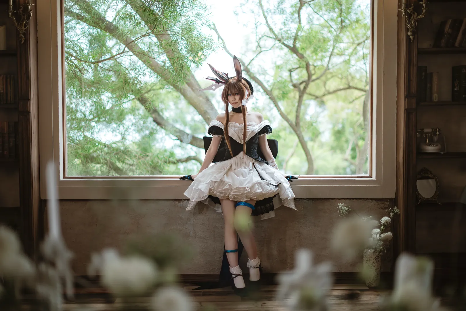 アークナイツ, アーミヤ コスプレ, レトロ撮影, ジャングルの結び目, うさ耳メイド服 - 2枚目