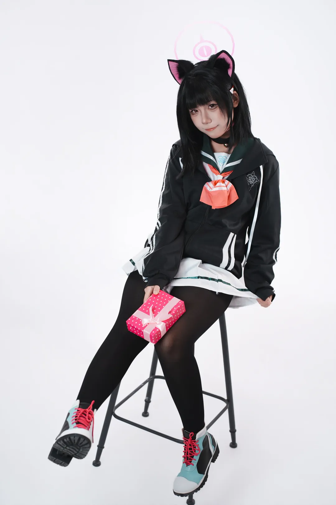 ブルーアーカイブ, 猫耳少女, 杏山カズサ コスプレ, 黒タイツ コーデ, クリスマスプレゼント