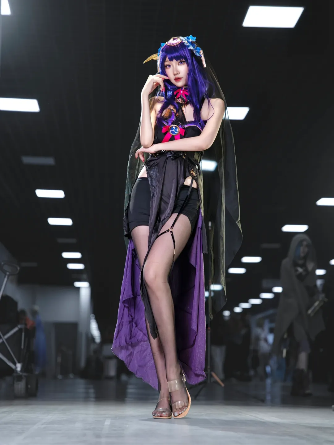 漫展场照, 二次元日常, cosplay穿搭, 黑丝穿搭, 紫发造型