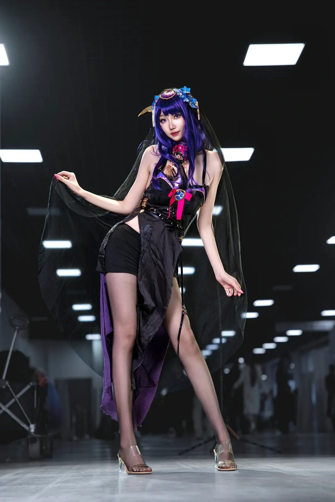 漫展场照, 二次元日常, cosplay穿搭, 黑丝穿搭, 紫发造型 - 第2张