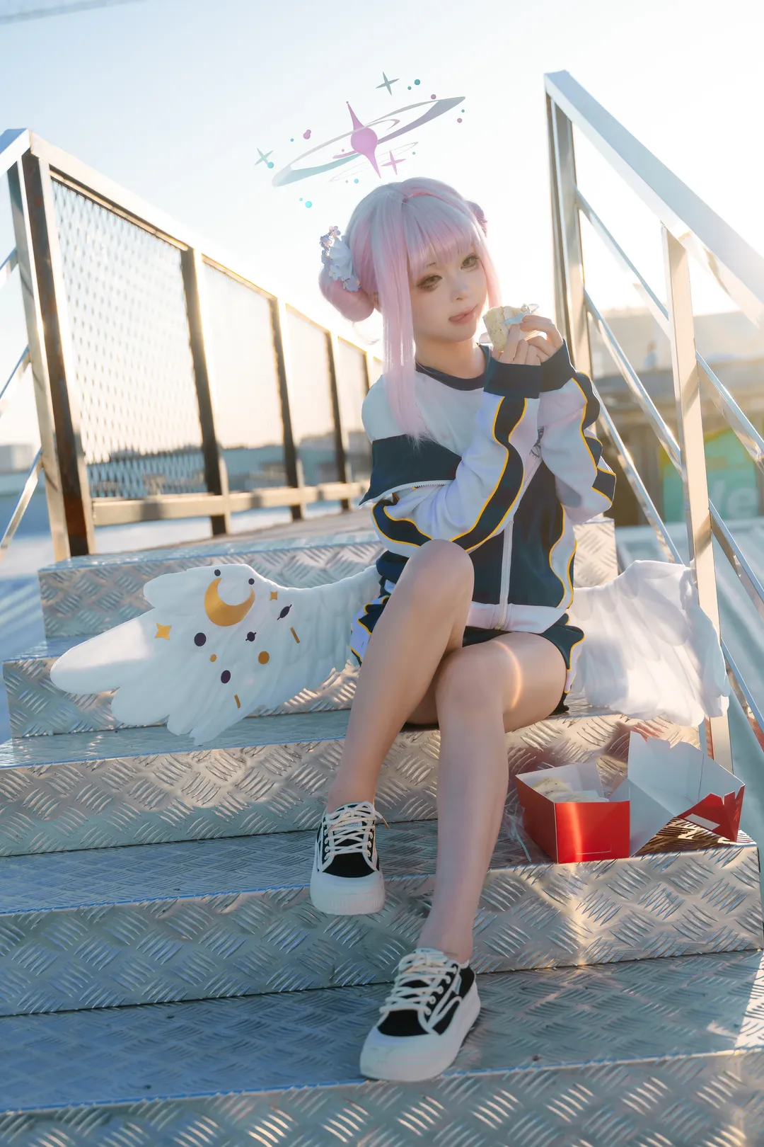 圣园未花cosplay, 户外阳光cos摄影, 运动风二次元, 杭州外景写真, 天使光环造型 - 第11张