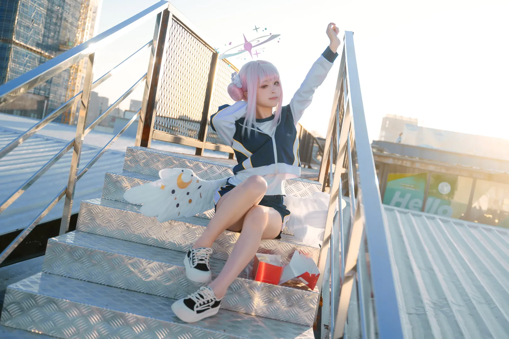 圣园未花cosplay, 户外阳光cos摄影, 运动风二次元, 杭州外景写真, 天使光环造型 - 第12张