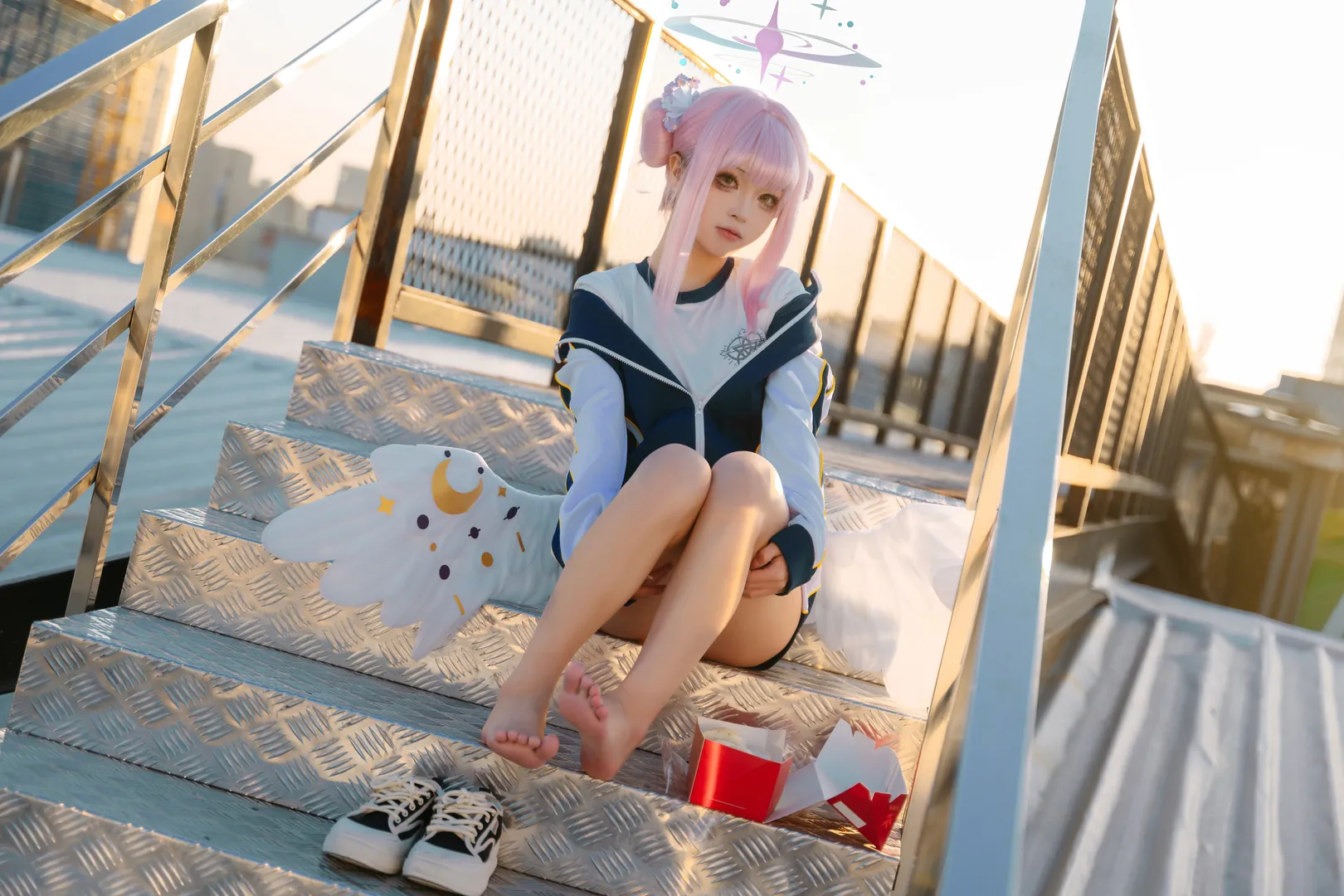 圣园未花cosplay, 户外阳光cos摄影, 运动风二次元, 杭州外景写真, 天使光环造型 - 第13张