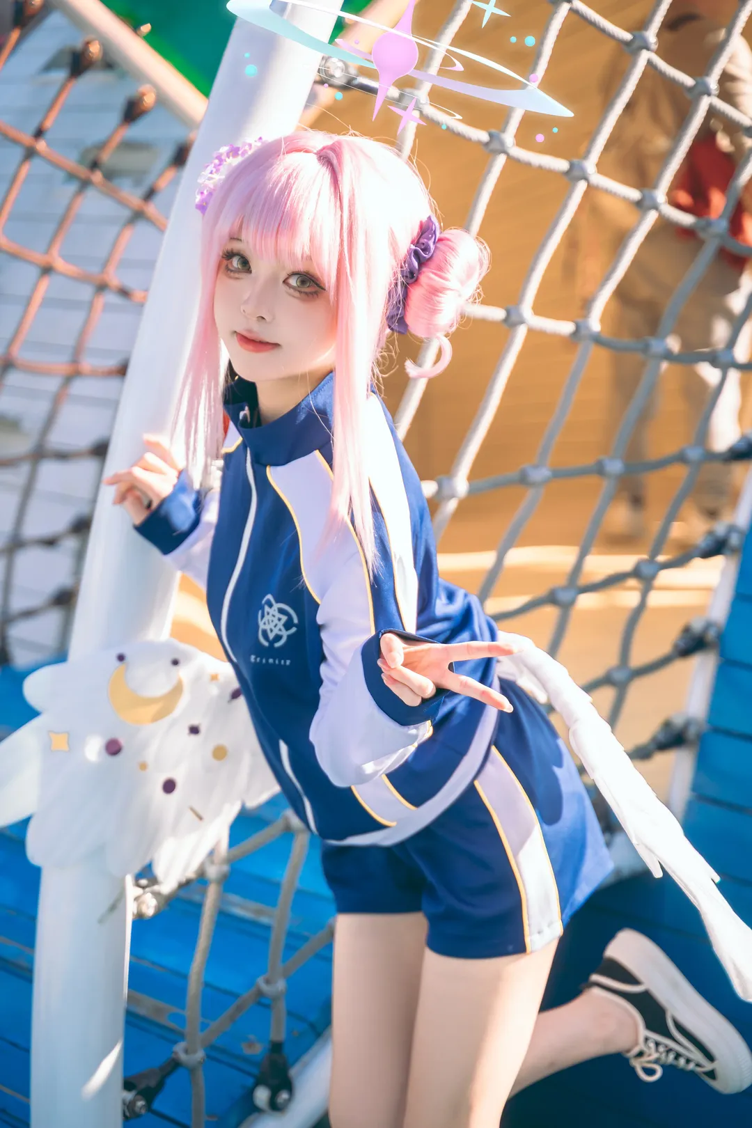 圣园未花cosplay, 户外阳光cos摄影, 运动风二次元, 杭州外景写真, 天使光环造型 - 第2张