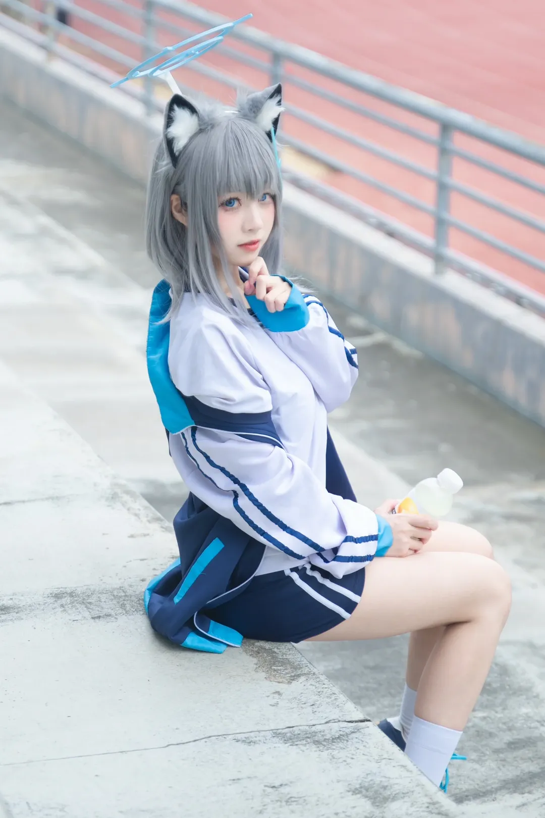 ブルーアーカイブ, 砂狼シロコ コスプレ, 獣耳少女, 屋外ポートレート撮影, スポーツスタイル - 10枚目