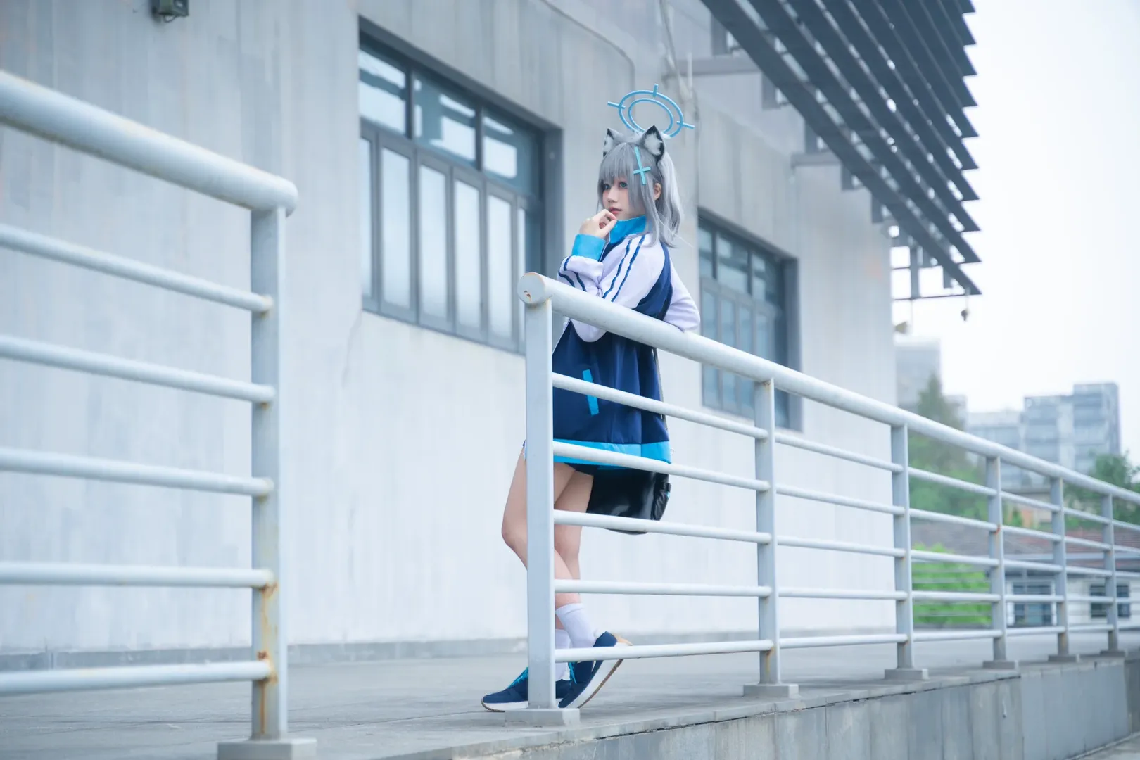 ブルーアーカイブ, 砂狼シロコ コスプレ, 獣耳少女, 屋外ポートレート撮影, スポーツスタイル - 3枚目