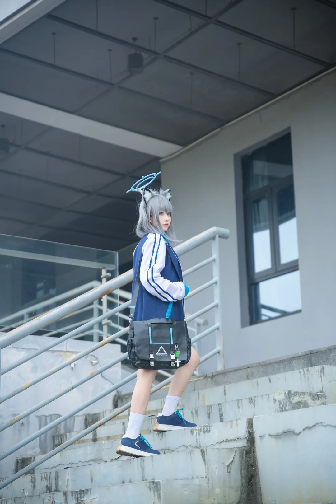 ブルーアーカイブ, 砂狼シロコ コスプレ, 獣耳少女, 屋外ポートレート撮影, スポーツスタイル - 8枚目
