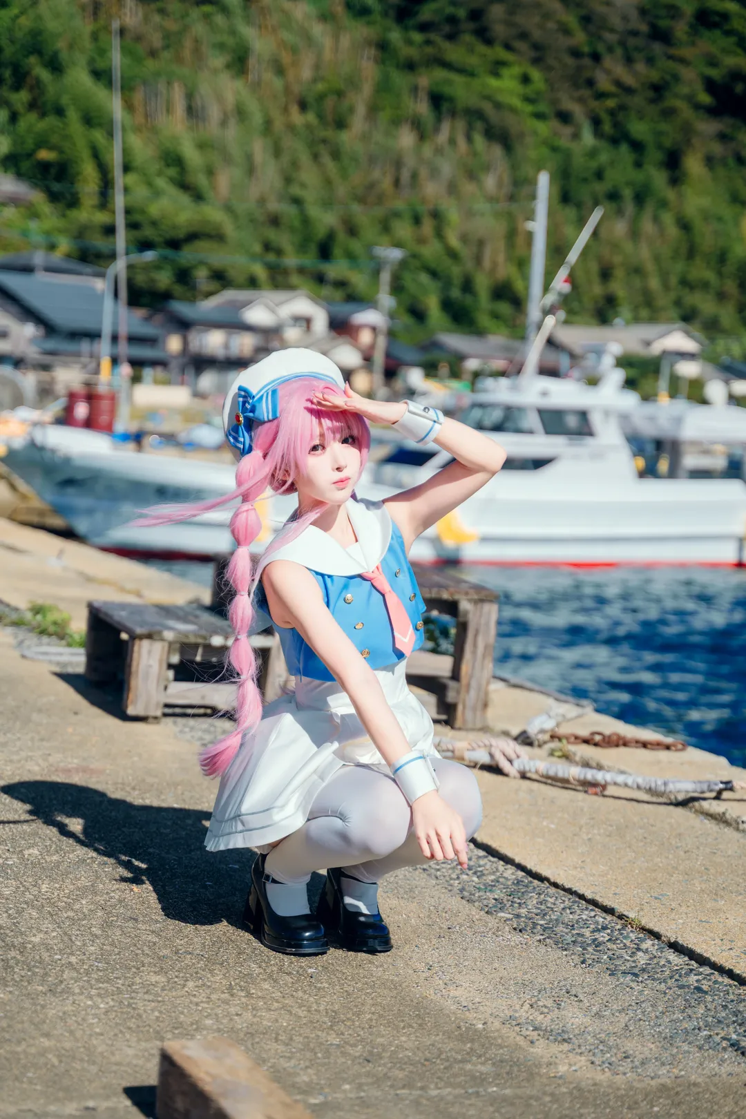 セーラー服, 海辺のロケ, バンドリ！, 千早愛音 コスプレ, ピンクウィッグ - 1枚目