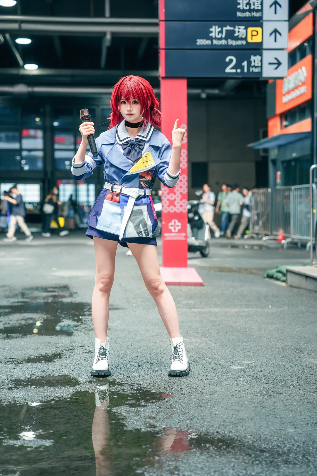红发双马尾cos, Girls Band Cry风格, BW漫展返图, 索尼A7M5人像, 雨天积水倒影 - 第3张