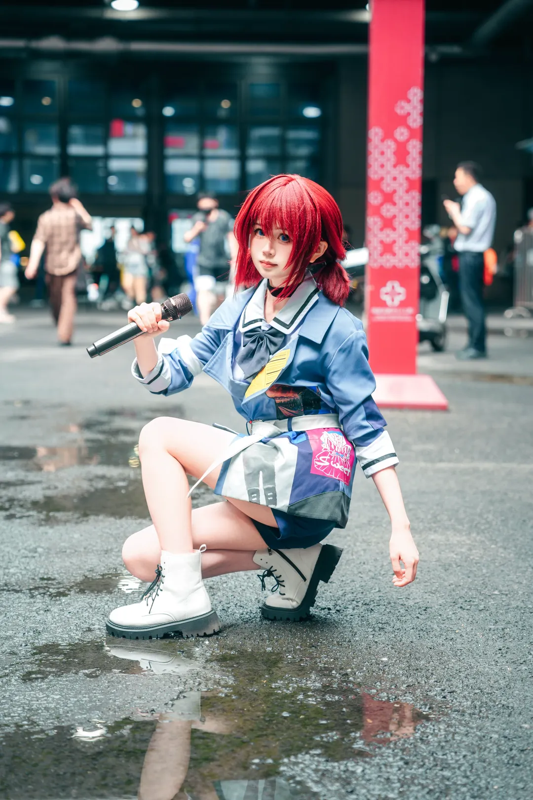 红发双马尾cos, Girls Band Cry风格, BW漫展返图, 索尼A7M5人像, 雨天积水倒影 - 第7张