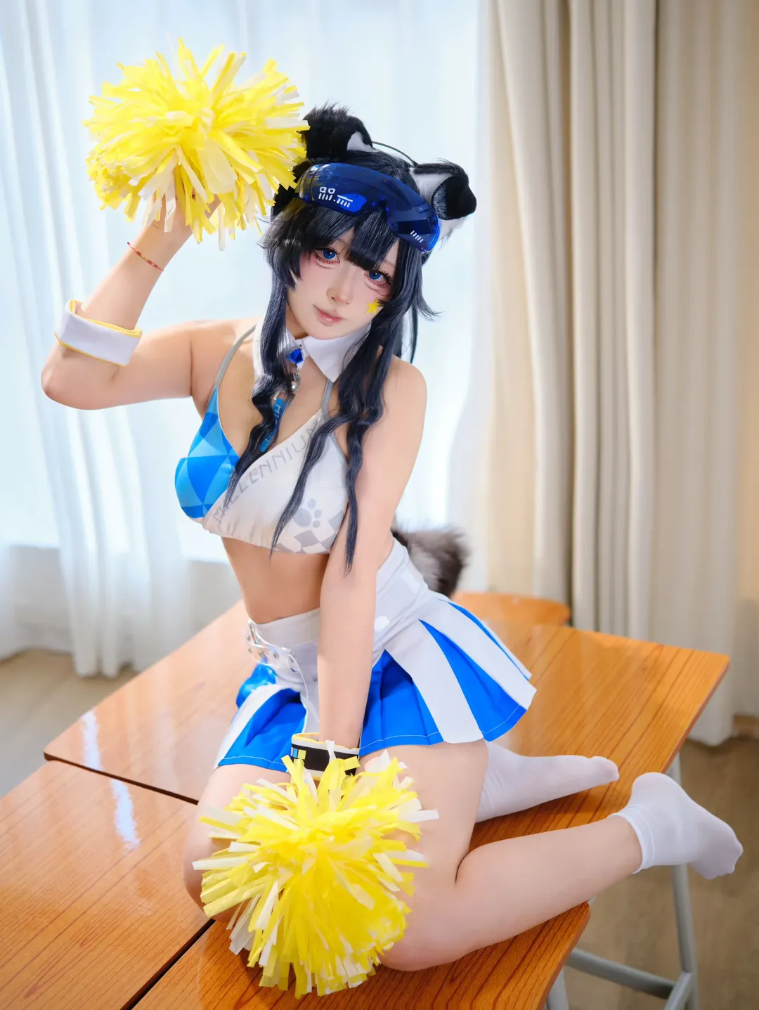 蔚蓝档案, 兽耳少女, 猫冢响cos, 啦啦队cosplay, 蓝白运动装 - 第1张
