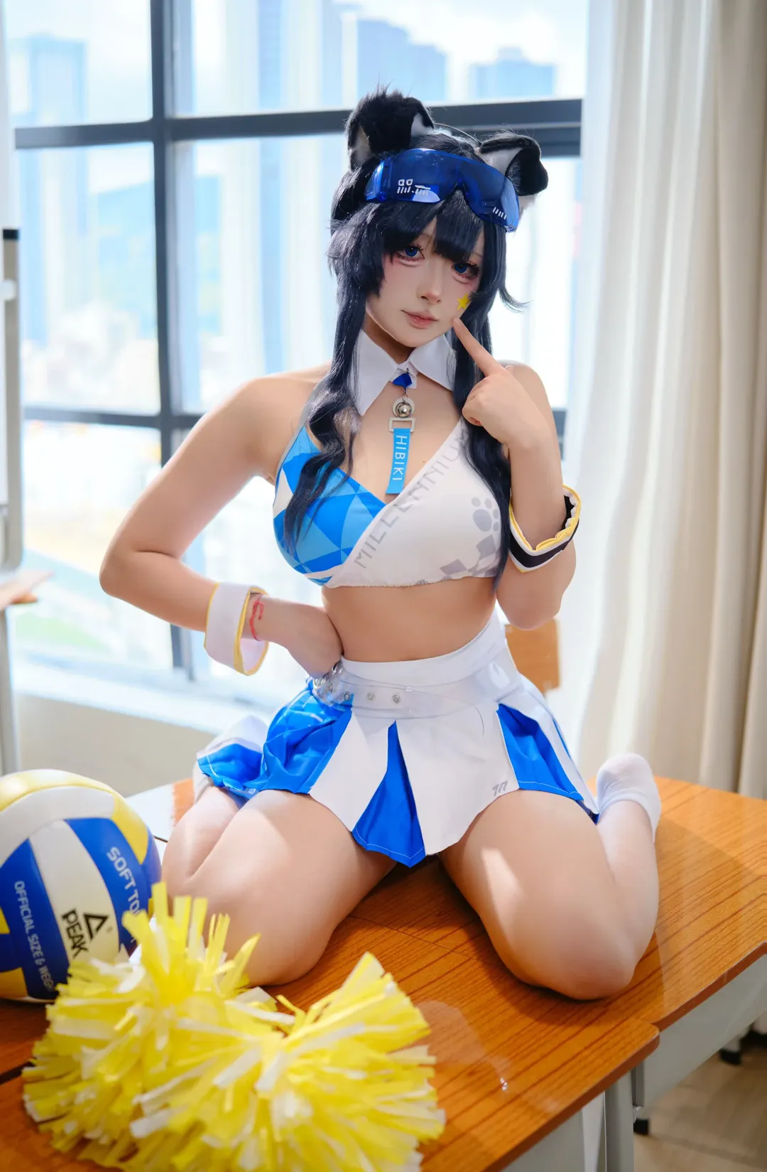 蔚蓝档案, 兽耳少女, 猫冢响cos, 啦啦队cosplay, 蓝白运动装